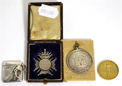 Lot 364 - A golfing theme vesta case stamped 925 sterling, silver gilt Artisan golfers association medal,...