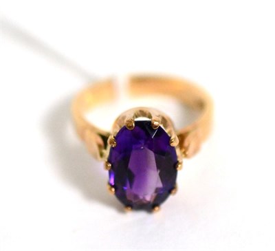 Lot 398 - An amethyst ring, stamped '9ct'