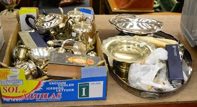 Lot 1009 - A quantity of assorted silver plated items and flatware