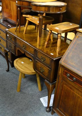 Lot 1149 - A reproduction dressing table