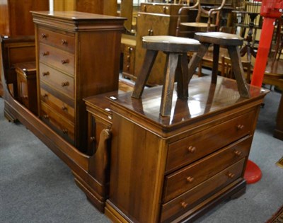 Lot 1158 - A Willis & Gambier hardwood five piece bedroom suite comprising two chests of drawers, two...