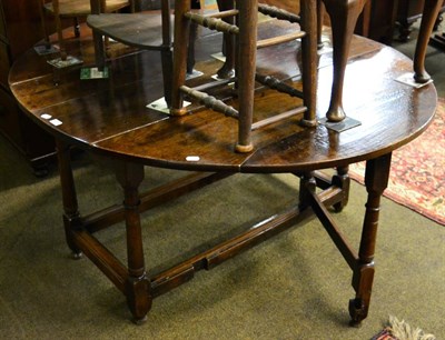 Lot 1273 - An oak oval drop leaf table