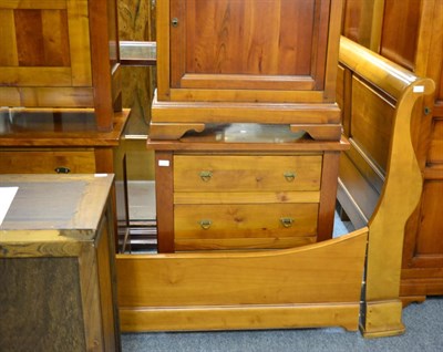 Lot 1157A - A modern sleigh bed