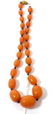 Lot 118 - An amber bead necklace
