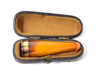 Lot 306 - A 9ct gold and amber cheroot holder