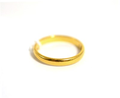Lot 3 - A 22ct gold band ring
