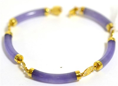 Lot 34 - A 14ct gold and Chinese jade bracelet