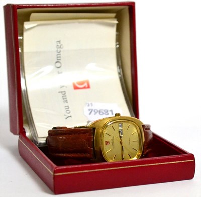 Lot 51 - A plated Mega Quartz wristwatch, signed Omega, Mega Quartz 32KHz, Geneve, quartz movement, gold...