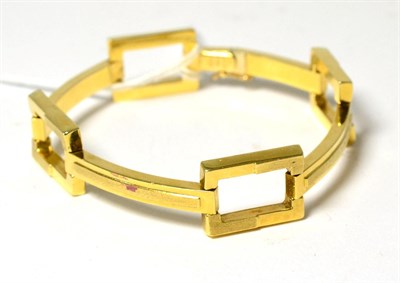 Lot 49 - An 18ct gold fancy link bracelet