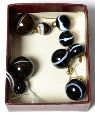 Lot 50 - Two pairs of banded agate drop earrings and three simulated agate glass buttons