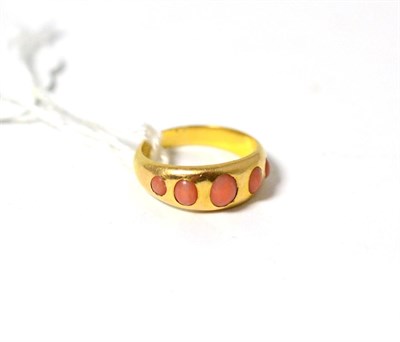 Lot 100 - A coral ring