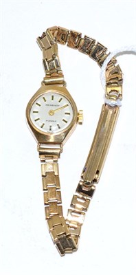 Lot 207 - A lady's 9ct gold wristwatch