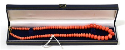 Lot 227 - A graduated coral bead necklace