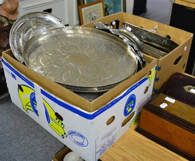 Lot 1046 - A quantity of plated ware, including flatware, heat tray, entree dishes etc