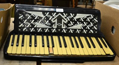 Lot 1085 - An Italian Galanti accordion (a.f.)