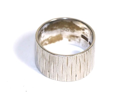 Lot 61 - A 1970's band ring stamped 'PLAT'