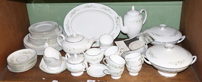 Lot 122 - An extensive Wedgwood Westbury tea and dinner service