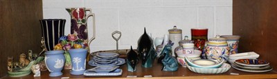 Lot 148 - A shelf of 20th ceramics including Wade, Poole and Wedgwood