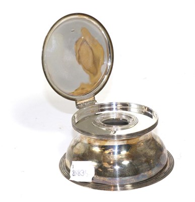 Lot 314 - A silver circular section lidded inkwell, glass liner, Birmingham