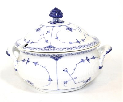 Lot 381 - Royal Copenhagen blue and white tureen and cover