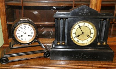 Lot 401 - A striking mantel clock and a black slate striking mantel clock