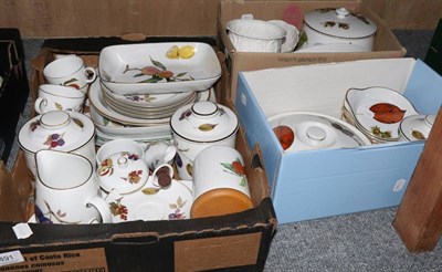 Lot 491 - A quantity of Royal Worcester 'Wild Harvest' dinnerwares in three boxes