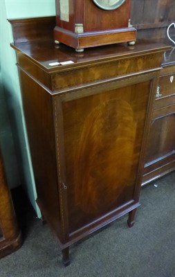 Lot 574 - An Edwardian inlaid mahogany music cabinet