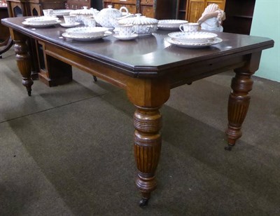 Lot 627 - An oak extending dining table