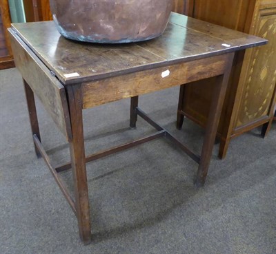 Lot 631 - A George III provincial oak drop leaf occasional table