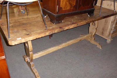 Lot 699 - A Victorian pine farmhouse table