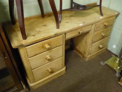 Lot 706 - A pine pedestal desk