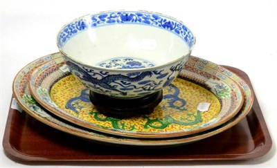 Lot 33 - A Chinese blue and white bowl, bearing Kangxi marks, dragon design; together with a pair of...