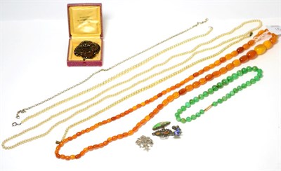 Lot 91 - A jade necklace, an amber necklace and costume jewellery