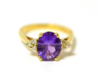 Lot 99 - An 18ct gold amethyst ring