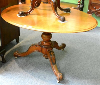 Lot 1253 - A Victorian oval tilt top breakfast table