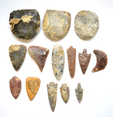 Lot 35 - A collection of &nbsp;Sudanese flint spear heads and tools, circa 2000-3000 BCE, found in the...
