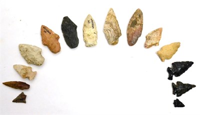Lot 50 - A collection of ancient American First Nations Neolithic carved stone arrowheads and...