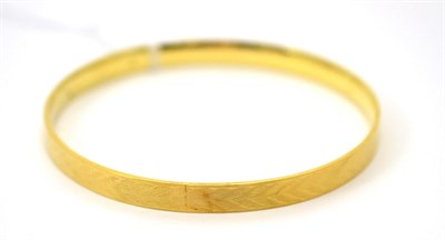 Lot 168 - A bangle stamped '15ct'