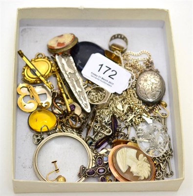 Lot 172 - A pair of 9ct gold cufflinks, cameo brooches, an initialled brooch and earrings and silver...