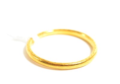 Lot 251 - A 22ct gold band ring finger size R1/2