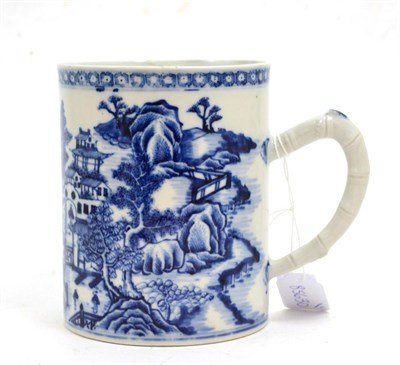 Lot 337 - An 18th century Chinese blue and white mug
