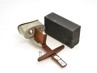 Lot 354 - Stereoscopic viewer and boxed viewing cards