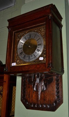 Lot 521 - An oak cased thirty hour wall clock