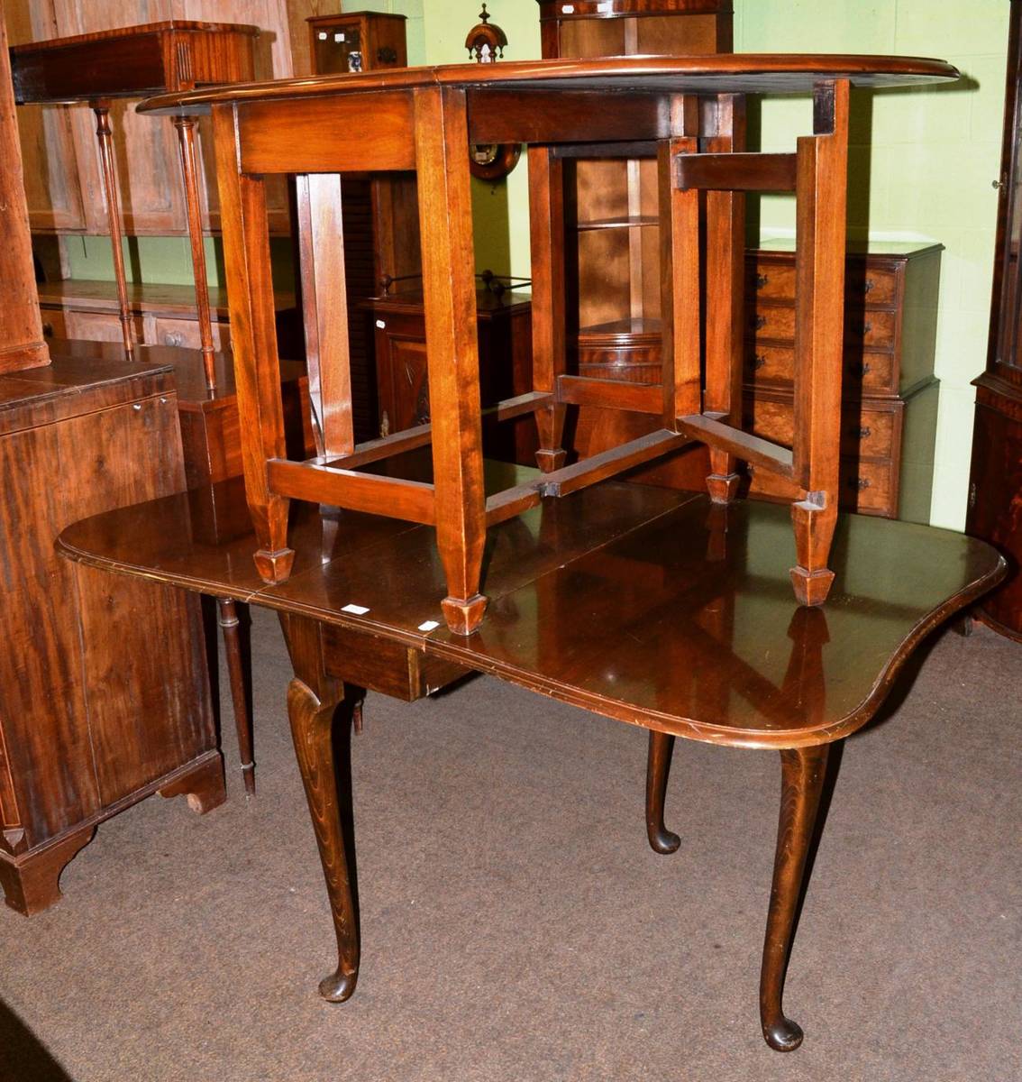 Lot 550 - Mahogany gate leg dining table with shaped
