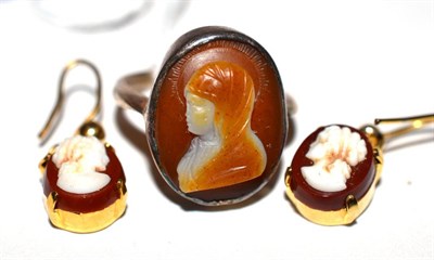 Lot 69 - A hardstone cameo ring together with a pair of shell cameo earrings
