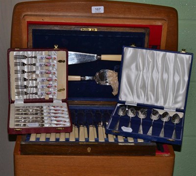 Lot 167 - An Elkington plated canteen of cutlery, Royal Crown Derby cased knives and forks, cased plated fish