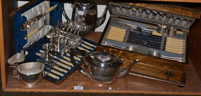 Lot 368 - A six place setting silver plate service including 1920's oak canteen, Garrards four piece...