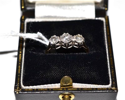 Lot 376 - A diamond three stone ring