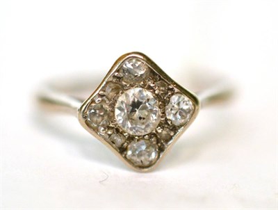 Lot 406 - A diamond cluster ring stamped '18CT'