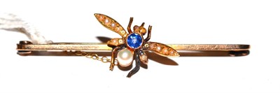 Lot 415 - An insect bar brooch, stamped '9CT'